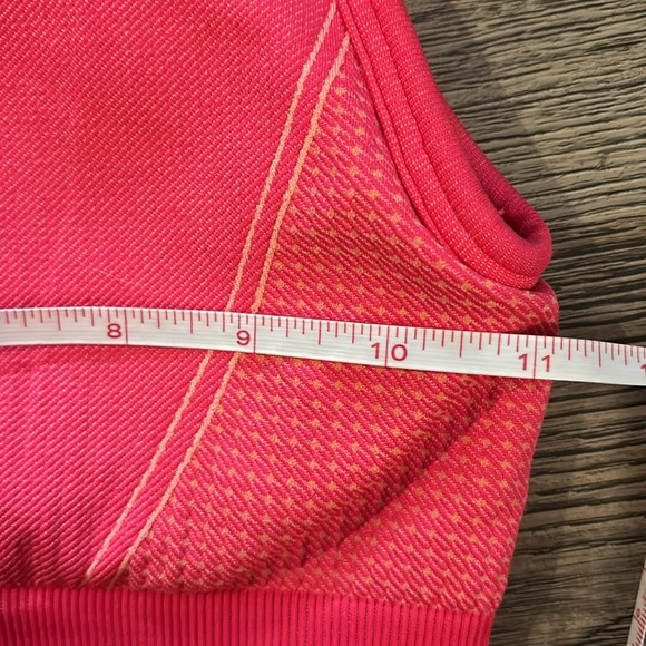Gymshark sports bra size XS - Picture 2 of 4